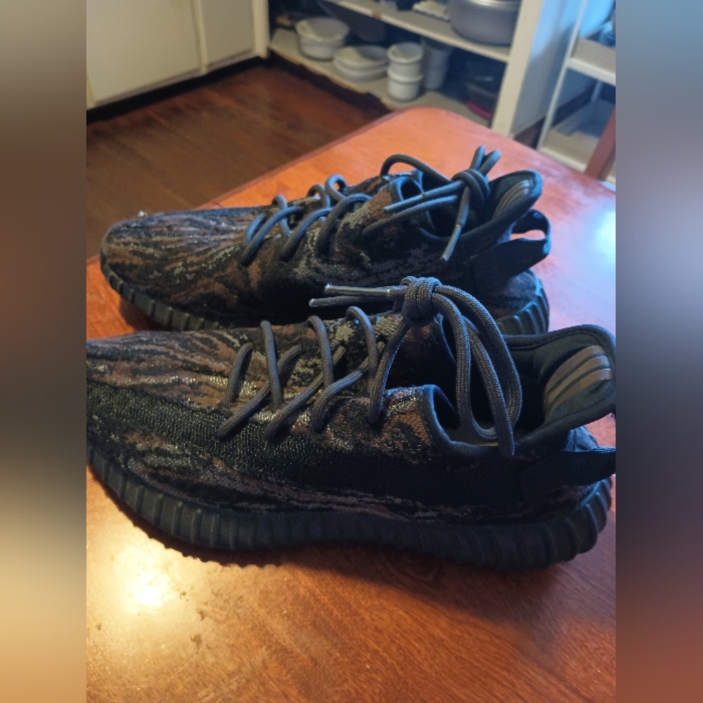 Yeezy mx rock v2 size 9 with box